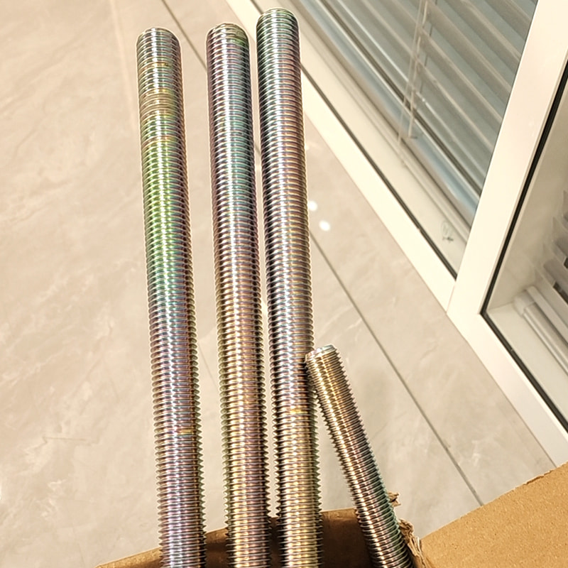 W pełni gwintowane kołki ze stali węglowej M16*300 klasy 8.8 z powłoką PTFE w kolorze niebieskim W pełni gwintowane kołki ze stali węglowej M16*300 klasy 8.8 z powłoką PTFE w kolorze niebieskim